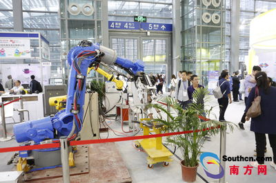 第六屆中國(guó)電子信息博覽會(huì)開幕 逾5000件科技新品亮相深圳